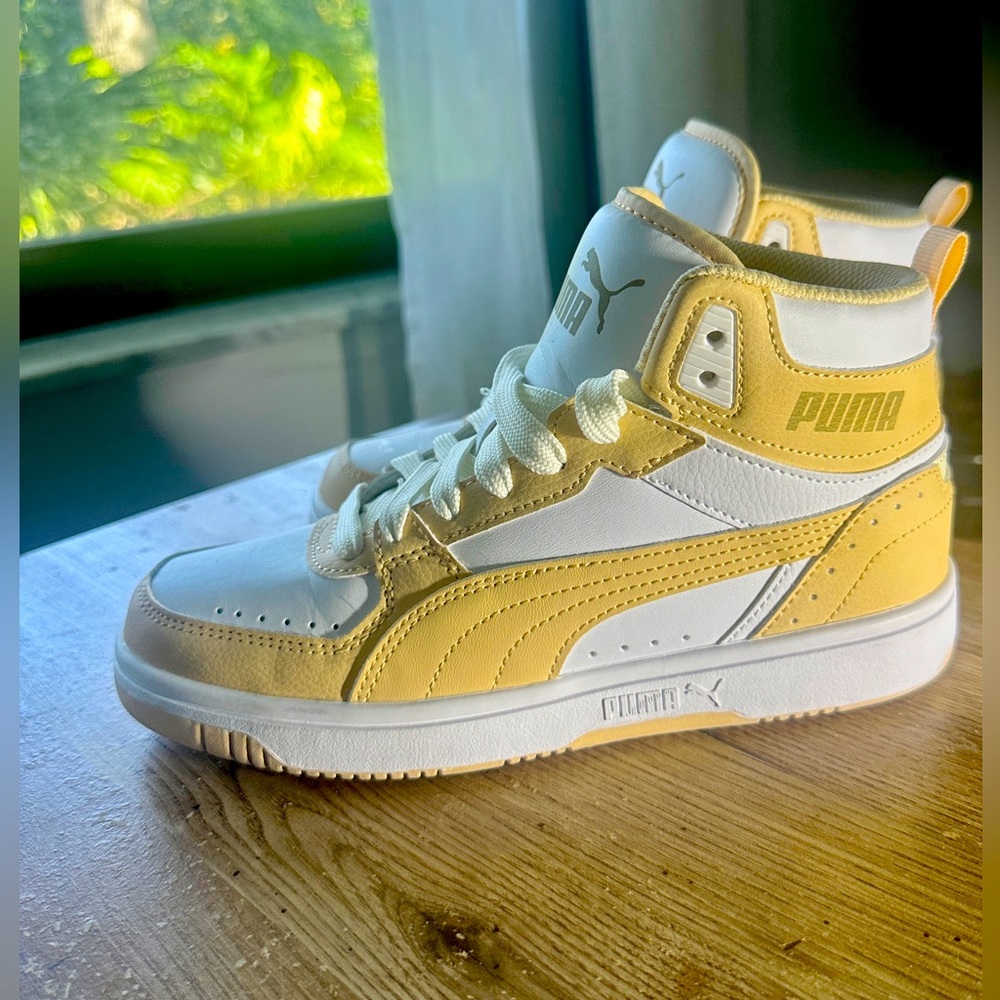 PUMA Rebound LayUP SL Women's Sneakers size 6